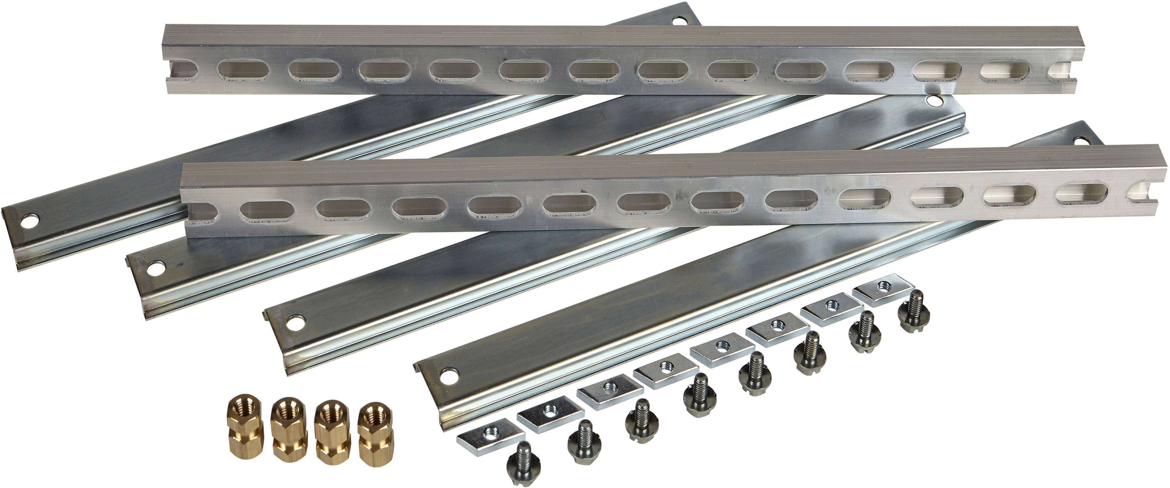 Rails métalliques perforés, munis d'écrous et de vis. Conviennent pour des applications de montage dans des constructions mécaniques.