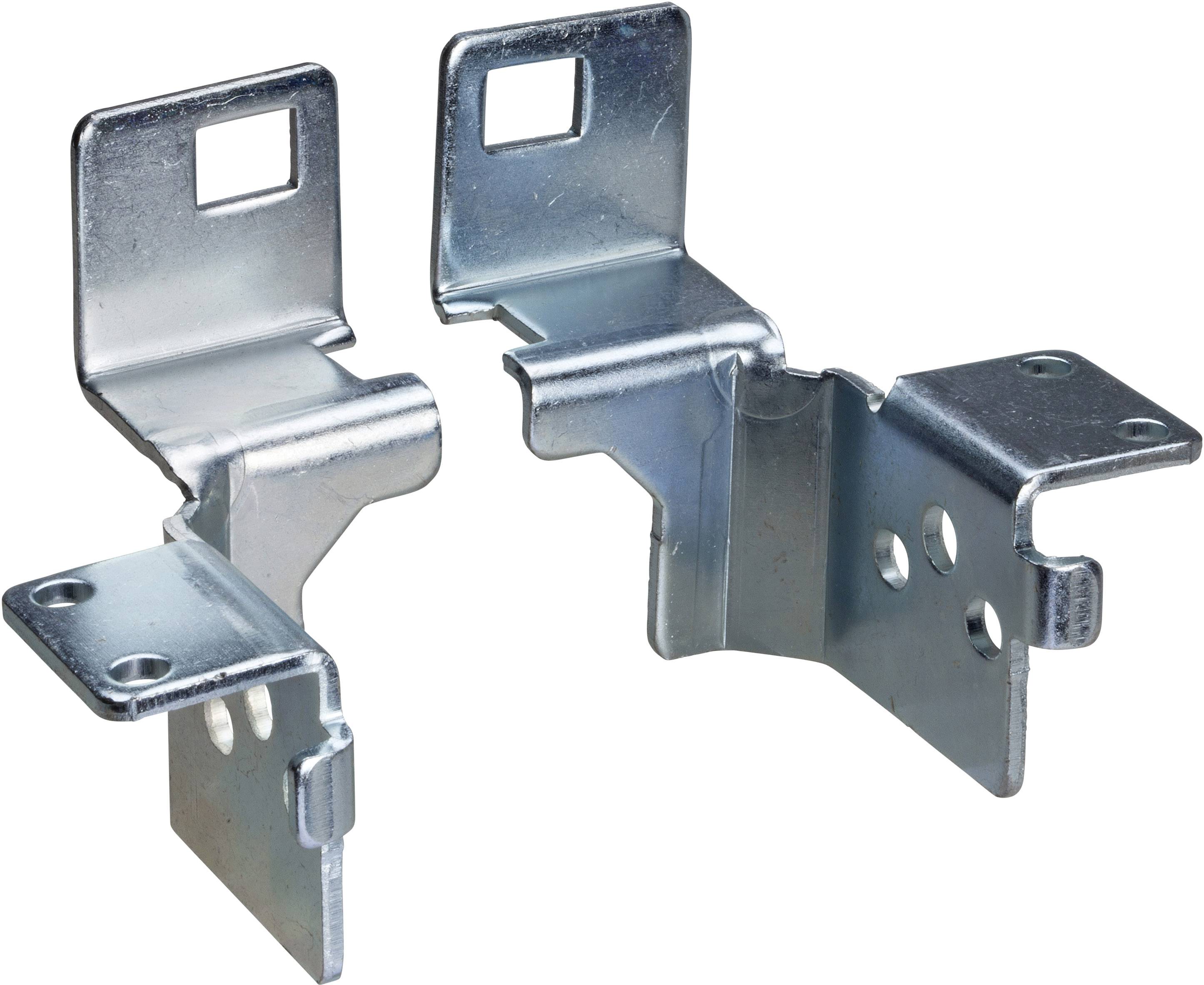 Supports métalliques avec des trous rectangulaires et circulaires. Les bords rectangulaires et la surface brillante indiquent une utilisation industrielle.