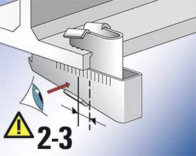 Le diagramme montre une lame avec un capot de sécurité qui est ajustée sur un rail. Un symbole d'avertissement marqué '2-3' indique la distance de précaution.