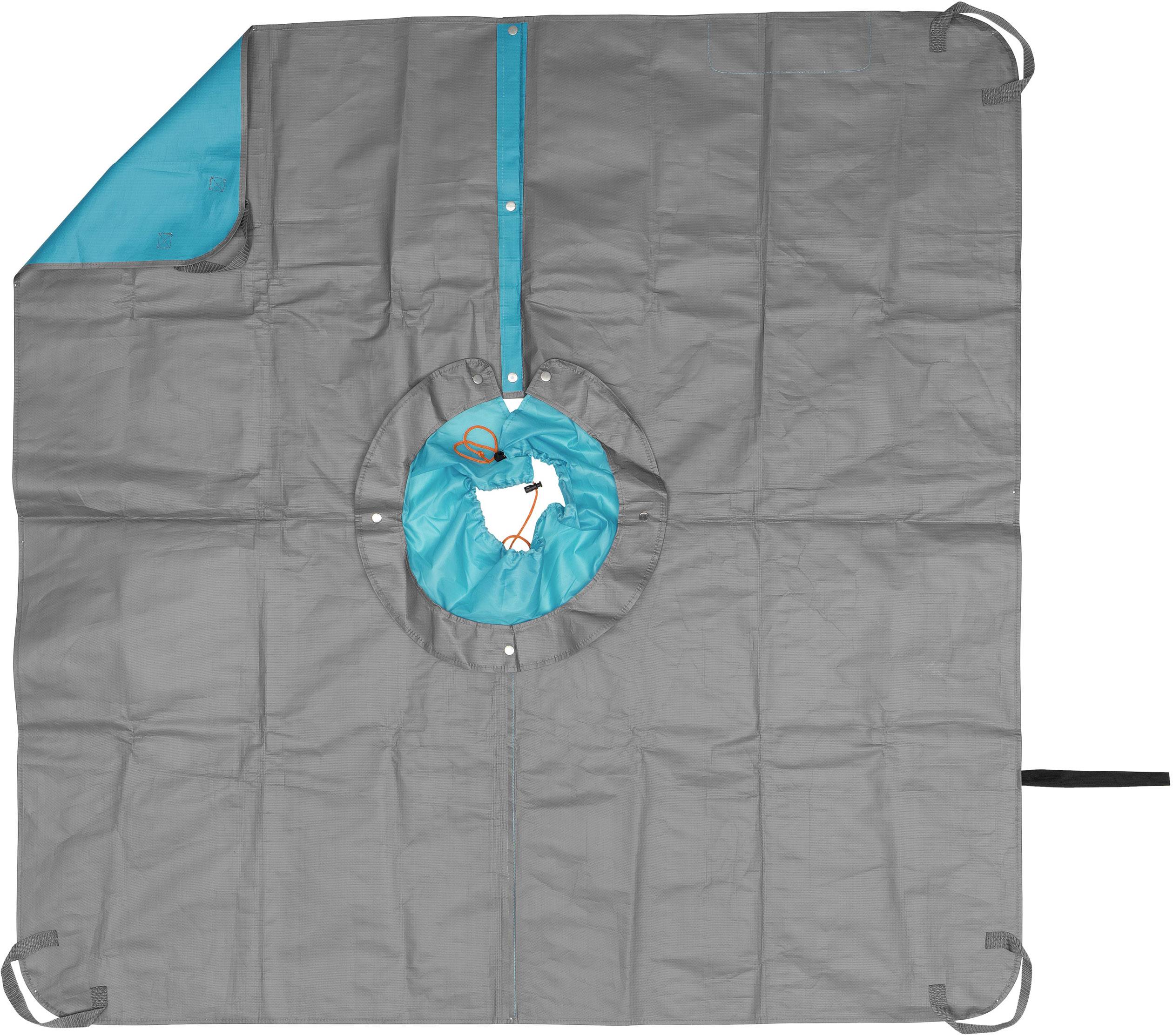 Couverture grise et bleue pour chien. La couverture possède une ouverture pour la tête du chien et des coins fixables pour plus de sécurité.