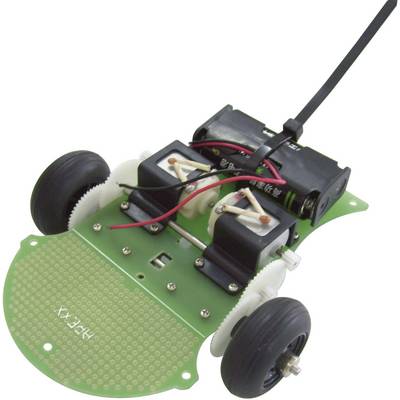 Un petit véhicule robotique à deux roues avec une carte électronique verte et des batteries et des câbles visibles, conçu pour la programmation robotique.