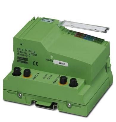 Module électronique dans un boîtier vert avec plusieurs connexions, informations sur le produit sur la face supérieure, adapté aux applications industrielles.