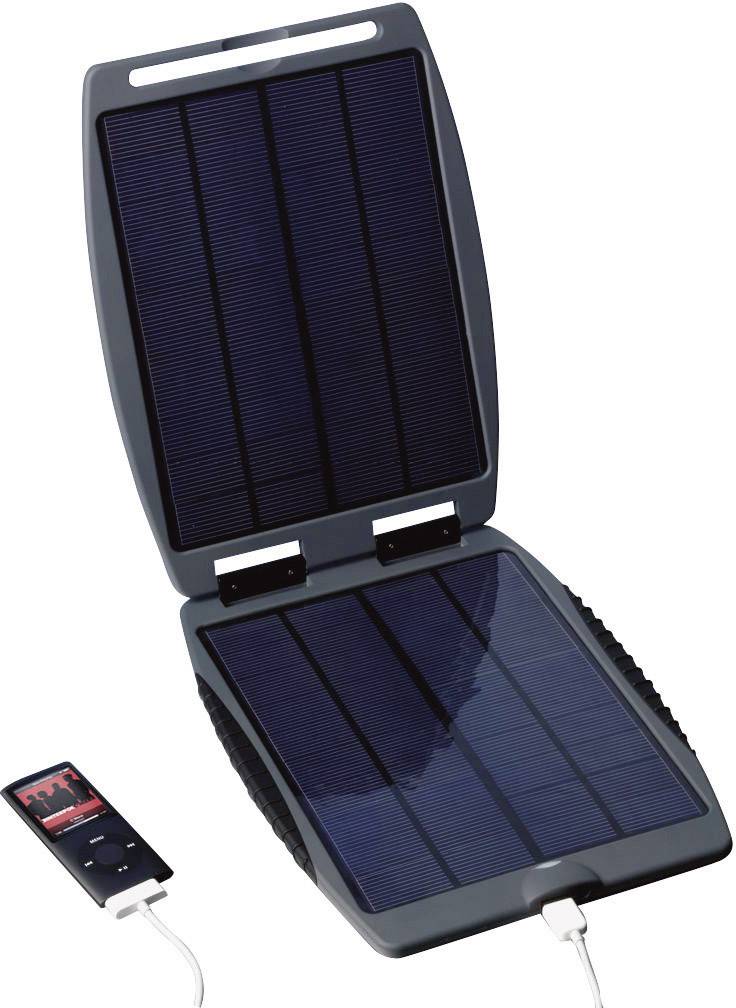 Chargeur solaire portable avec modules solaires rabattables, qui charge un petit appareil via un câble USB. Idéal pour les activités de plein air.