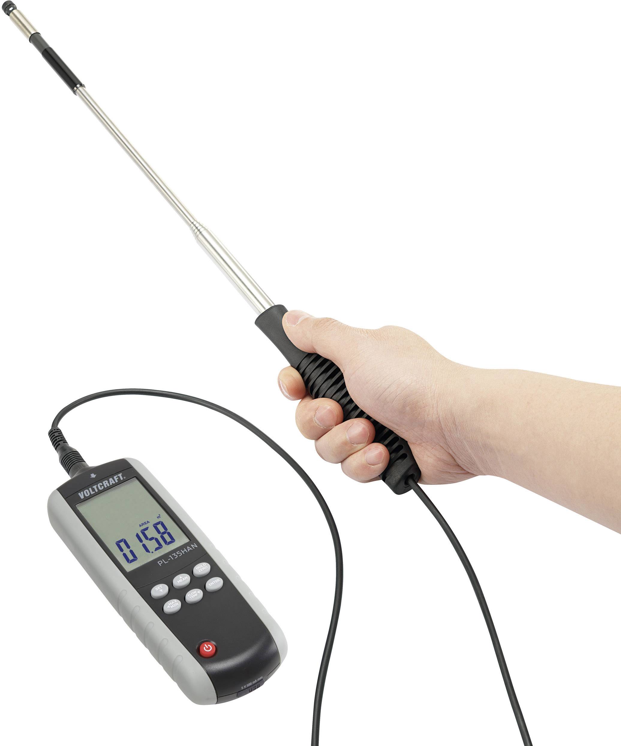Un appareil de mesure manuel avec un écran affiche '0.158'. Une main tient une sonde connectée.
