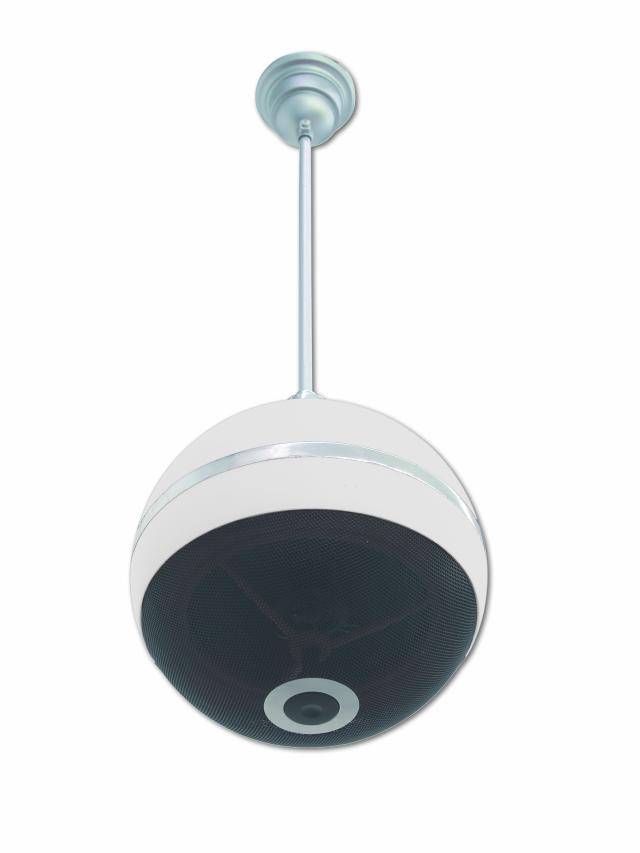 Haut-parleur circulaire monté au plafond, avec un boîtier blanc et une grille noire au centre, fixé à une tige métallique.