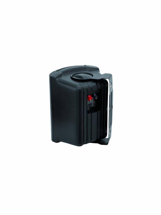 Appareil noir et rectangulaire avec un affichage rouge et noir. Il présente une ligne supérieure courbée et semble être un dispositif électronique.