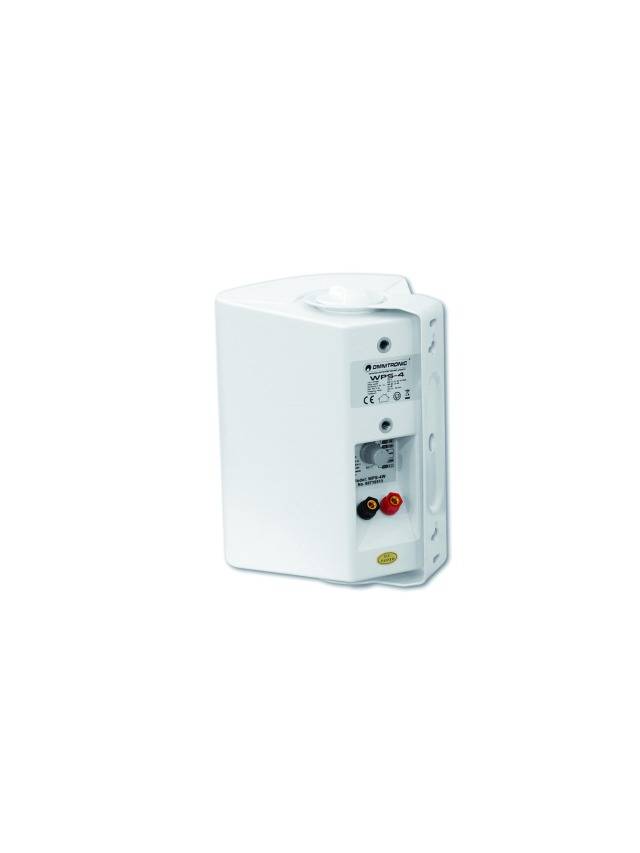 Un chauffe-eau compact blanc avec des bornes de connexion et un panneau de commande à l'arrière, un boîtier amovible et une indication de marque en haut.