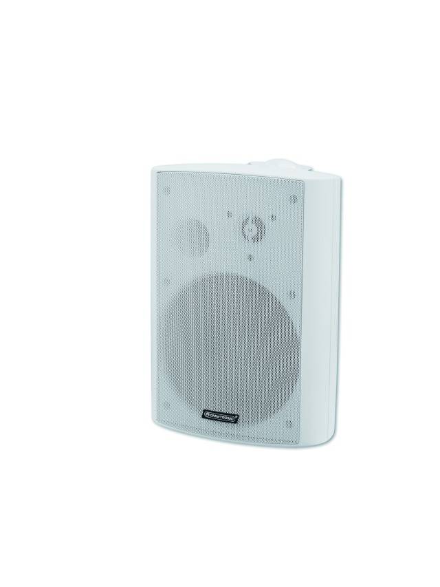 Haut-parleur blanc avec logo sur la face avant, adapté pour l'intérieur et l'extérieur. Design avec une grande et une petite ouverture circulaire.