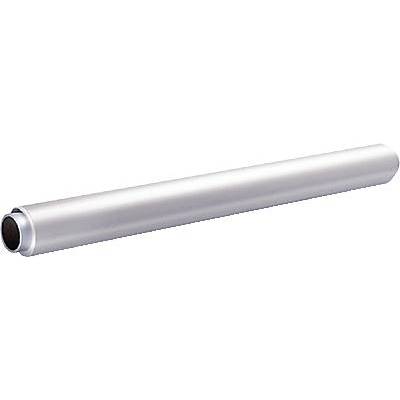 Une tige métallique argentée de forme cylindrique. La tige présente une surface lisse et reflète légèrement la lumière.