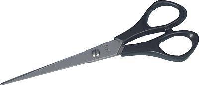 Une paire de ciseaux noirs aux lames métalliques est posée sur une surface blanche.