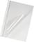 Une feuille de papier blanche et vierge, dont un coin est légèrement replié, repose sur un fond blanc.