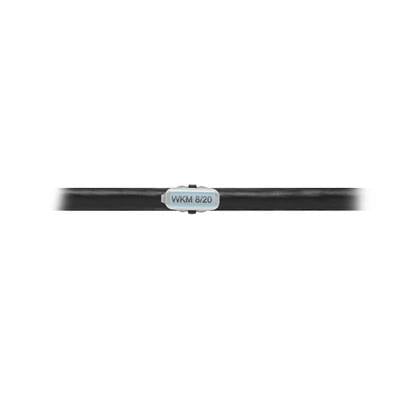 Une ceinture noire avec un autocollant portant l'inscription 'WKM 8/20'.