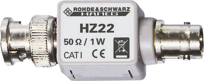 Un adaptateur électrique portant l'inscription 'HZ22, 50 Ω / 1 W, CAT I, CE', de Rohde & Schwarz Hameg. Adaptateur avec connexions BNC.