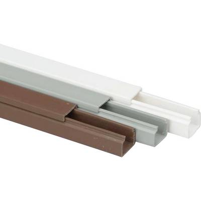 Plusieurs gaines de câbles en plastique de différentes couleurs (marron, gris, blanc) disposées en pile.
