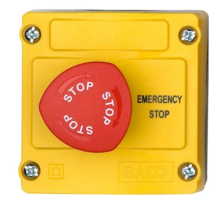 Bouton d'arrêt d'urgence jaune avec poignée rouge portant l'inscription 'STOP'. Libellé en noir 'EMERGENCY STOP'.