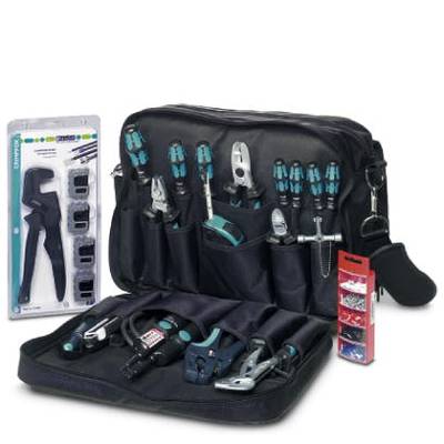 Un sac à outils noir contenant divers outils manuels, notamment des tournevis, des pinces et des clés à molette. À côté, un emballage avec des accessoires.