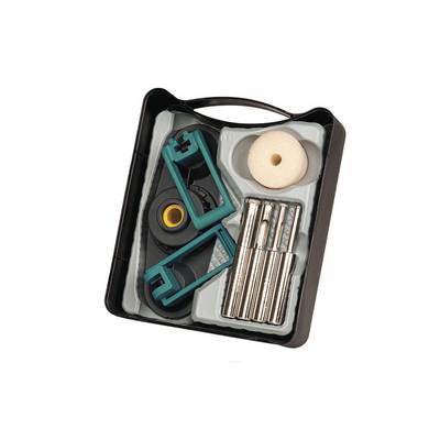 Ensemble d'outils dans un boîtier noir : Divers éléments en métal et en plastique, comprenant des embouts et des supports, destinés à la réparation de smartphones.