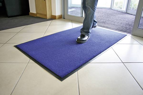 Tapis d'entrée anti-poussières bleu 1,5m x 0,9m COBA Europe PP020002