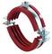 Support de collier de serrage rouge en métal, fixé par des vis, pour la stabilité et le support lors de l'installation de tuyaux.