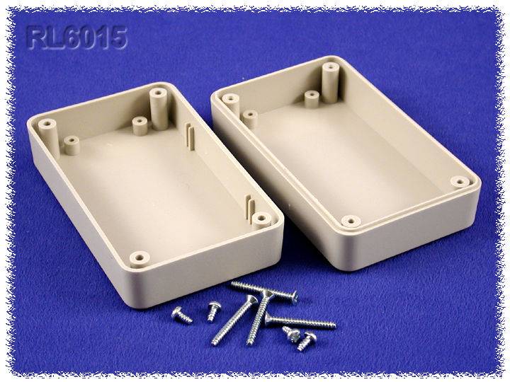 Deux boîtiers en plastique ouverts et vides, et six vis sur un fond bleu, marqués 'RL6015'.