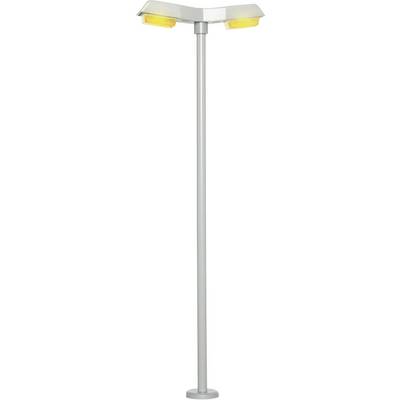 Une lampe sur pied moderne avec deux projecteurs jaunes orientables fixés sur un support élancé argenté.