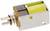 Un petit électro-aimant avec boîtier métallique, deux bornes de connexion et un bobinage jaune, typique des commandes mécaniques dans les appareils.