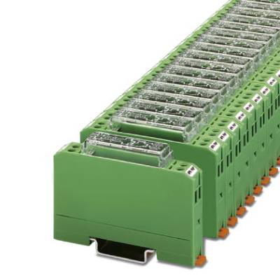 Une rangée verte de connecteurs électroniques sur un rail de montage. Développée pour les systèmes de contrôle industriels.