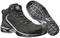 Chaussures de sécurité noires avec profil robuste et zone de protection au niveau des orteils, adaptées aux environnements de travail présentant des exigences de sécurité élevées.