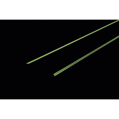 Deux rayons laser vert vif dans un environnement sombre, s'étendant parallèlement.
