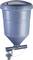 Un silo en plastique bleu à fond conique et à soupape de capteur, utilisé pour la distribution contrôlée de matériaux en vrac dans des applications industrielles.