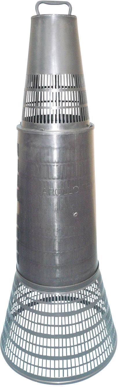 Un objet métallique de forme cylindrique avec des éléments perforés. Il pourrait s'agir d'un conteneur ou d'une partie d'un appareil.