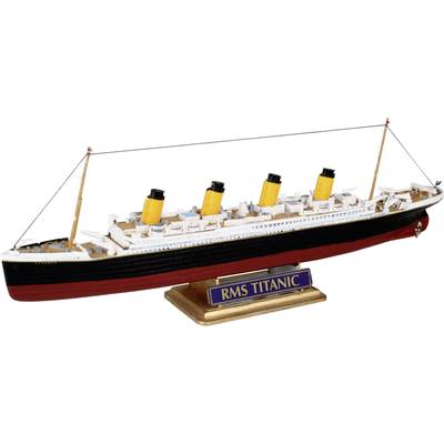 Une maquette du navire 'RMS Titanic' avec ses cheminées jaunes caractéristiques, posée sur un socle décoratif.
