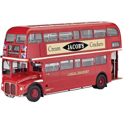 Un bus à impériale rouge portant l'inscription « London Transport ». Sur le côté, une publicité pour « Cream Crackers ». Ligne de bus 38 en direction de Victoria.