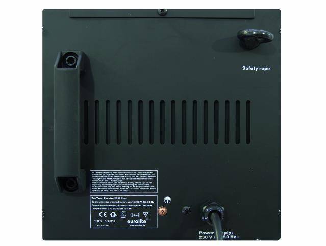 Appareil vu de l'arrière avec des fentes de ventilation et un panneau de commande. Texte : 'Corde de sécurité'. Connexion électrique en bas, informations sur l'alimentation électrique.