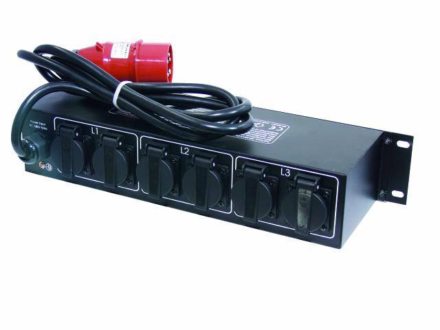 Multiprise noire à neuf emplacements avec une fiche rouge. Câble enroulé. Appareil électrique pour la distribution du courant.