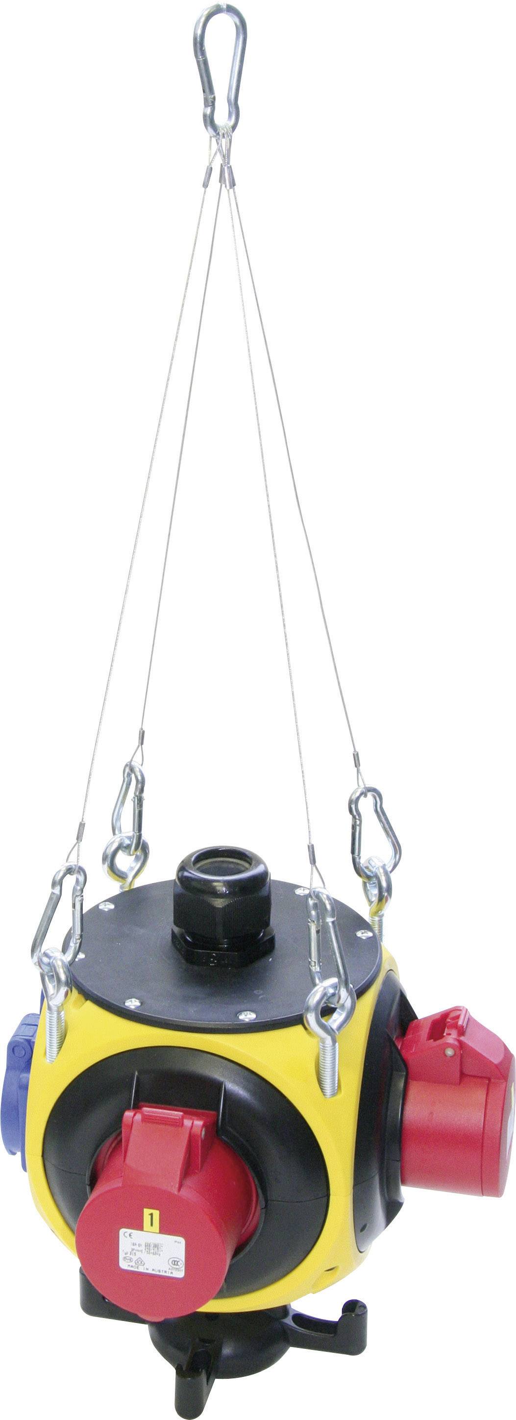 Un boîtier de distribution de plafond jaune avec cinq prises électriques : deux rouges, deux bleues, une noire. Suspendu à quatre fils.