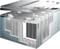 Coupe transversale d'une batterie automobile avec plusieurs plaques stratifiées et bornes dans un boîtier transparent, montrant sa structure interne.