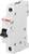Un interrupteur unipolaire blanc avec logo rouge et manette noire. Adapté pour des tensions jusqu'à 400V.