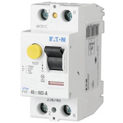 Un disjoncteur différentiel blanc de Eaton avec un bouton de test jaune et un interrupteur à bascule noir, adapté pour 40 ampères et 230 volts.