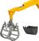Un bras de pelleteuse jouet jaune avec une pince grise et un godet noir à côté, isolé sur un fond blanc.