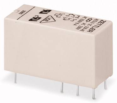 Un relais rectangulaire blanc avec plusieurs connexions métalliques sur sa face inférieure et des inscriptions sur sa face supérieure.