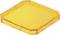 Un filtre jaune carré, probablement en plastique, de forme quadrilatère avec des coins biseautés, vraisemblablement destiné à des applications optiques.