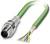 Un câble vert à plusieurs brins avec une connexion métallique. Les extrémités présentent différentes couleurs de fils.