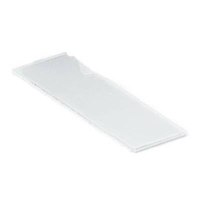 Un objet rectangulaire transparent, probablement une vitre ou une lame de microscope, sur un fond blanc.