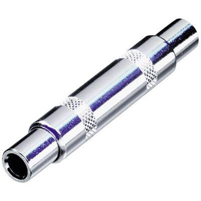 Un adaptateur en métal argenté avec des rainures qui relie deux extrémités de câbles audio.