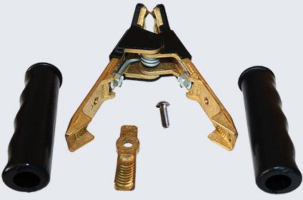 Porte-électrode de soudure à deux poignées, avec un ressort et une vis ; utilisé pour maintenir les électrodes de soudage.