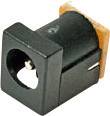 Adaptateur DC noir avec boîtier rectangulaire et raccordement circulaire, idéal pour les connexions électroniques.