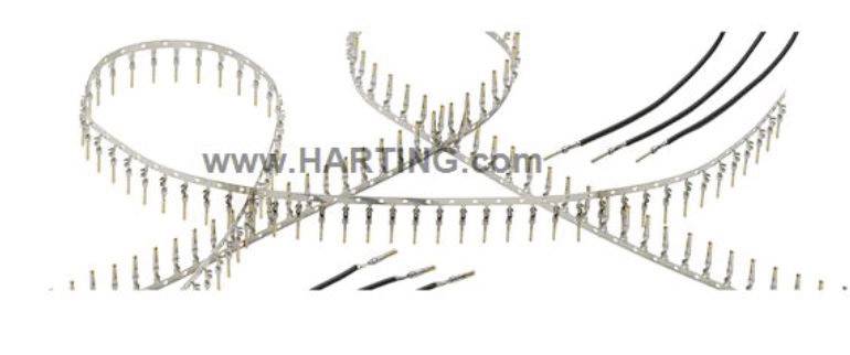 Bandes de contacts métalliques avec des câbles noirs, logo HARTING au centre. Disposition complexe illustrant la fabrication de connexions.