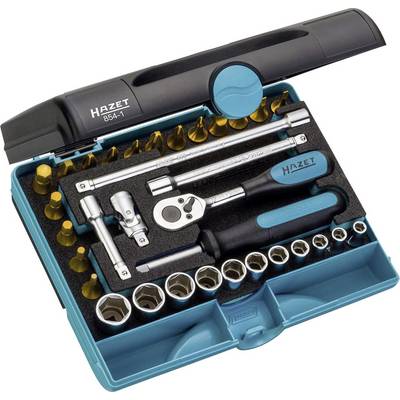 Une boîte à outils ouverte contient divers outils manuels et embouts de clés à cliquet.