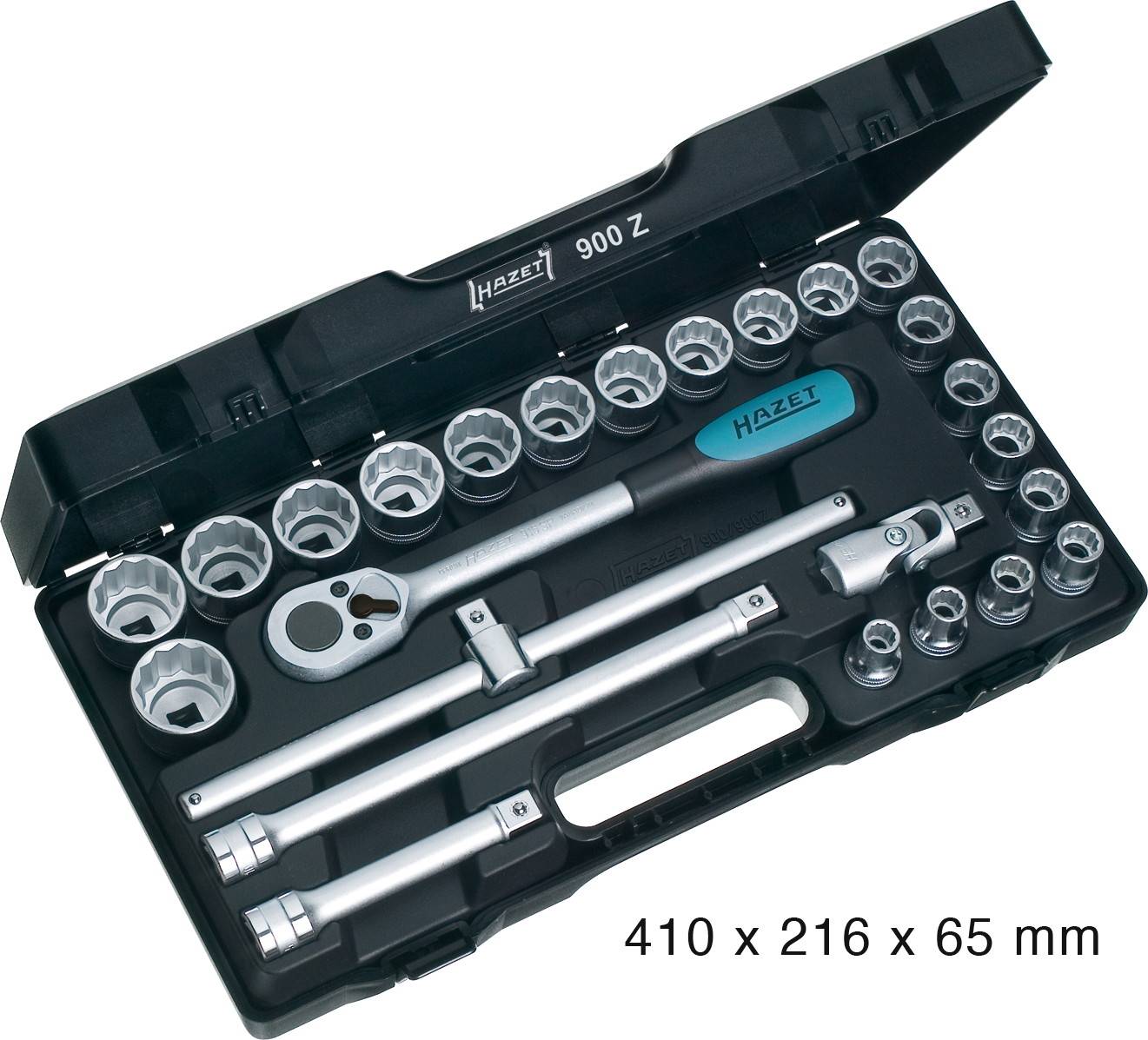 Coffret de clés à cliquet avec rallonges et différentes douilles dans un étui rigide noir ouvert.